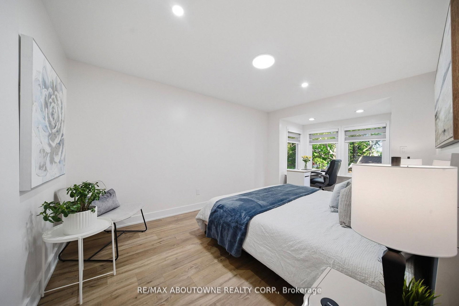 2066 Rebecca Street • Oakville, ON photo 20