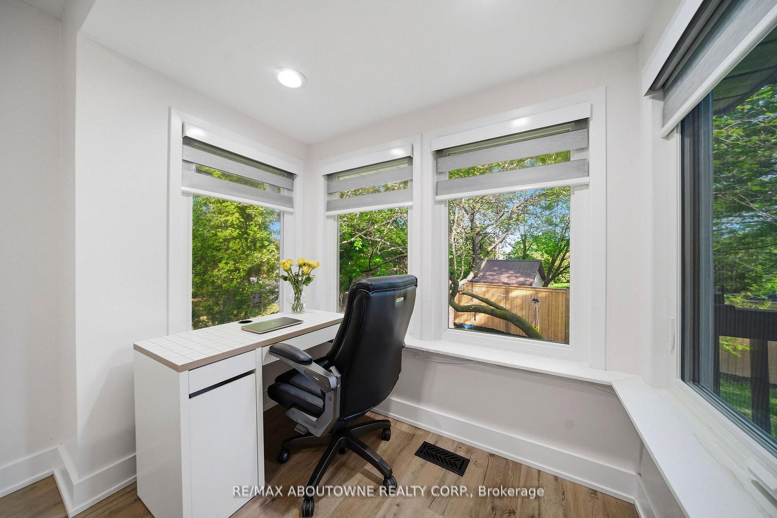 2066 Rebecca Street • Oakville, ON photo 21
