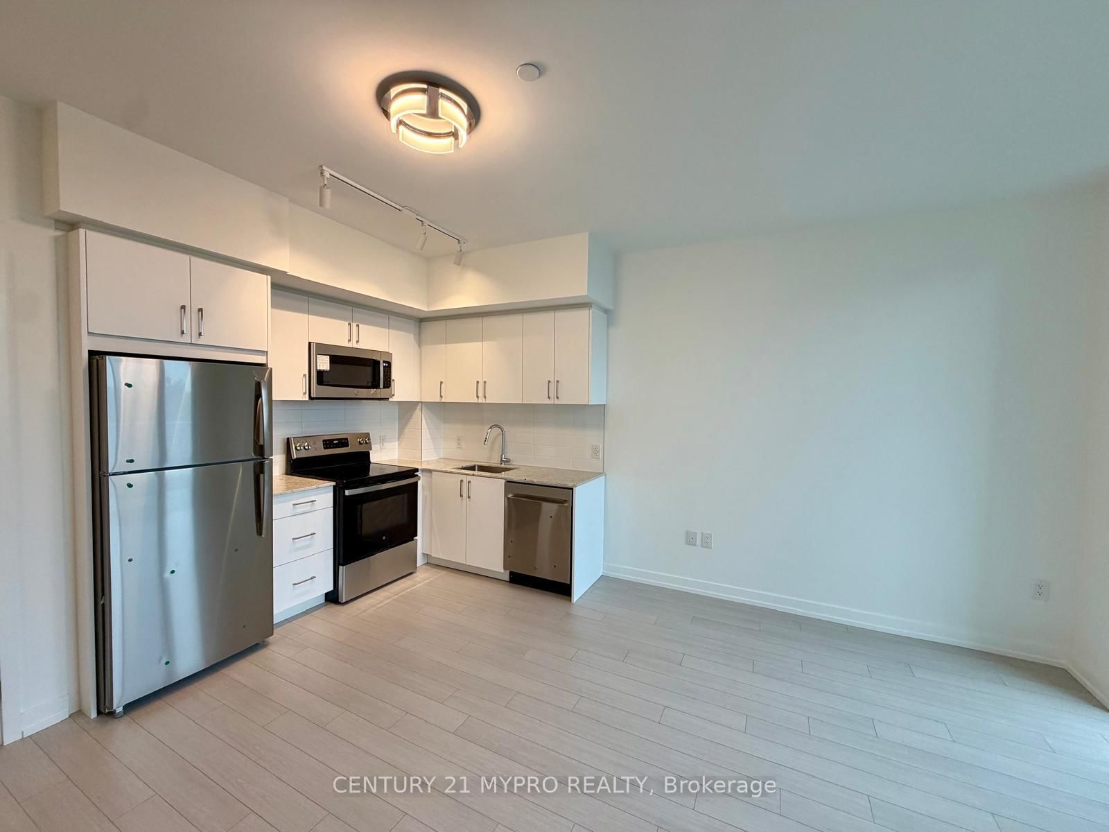 703-4010 Eglinton Avenue, Toronto, ON