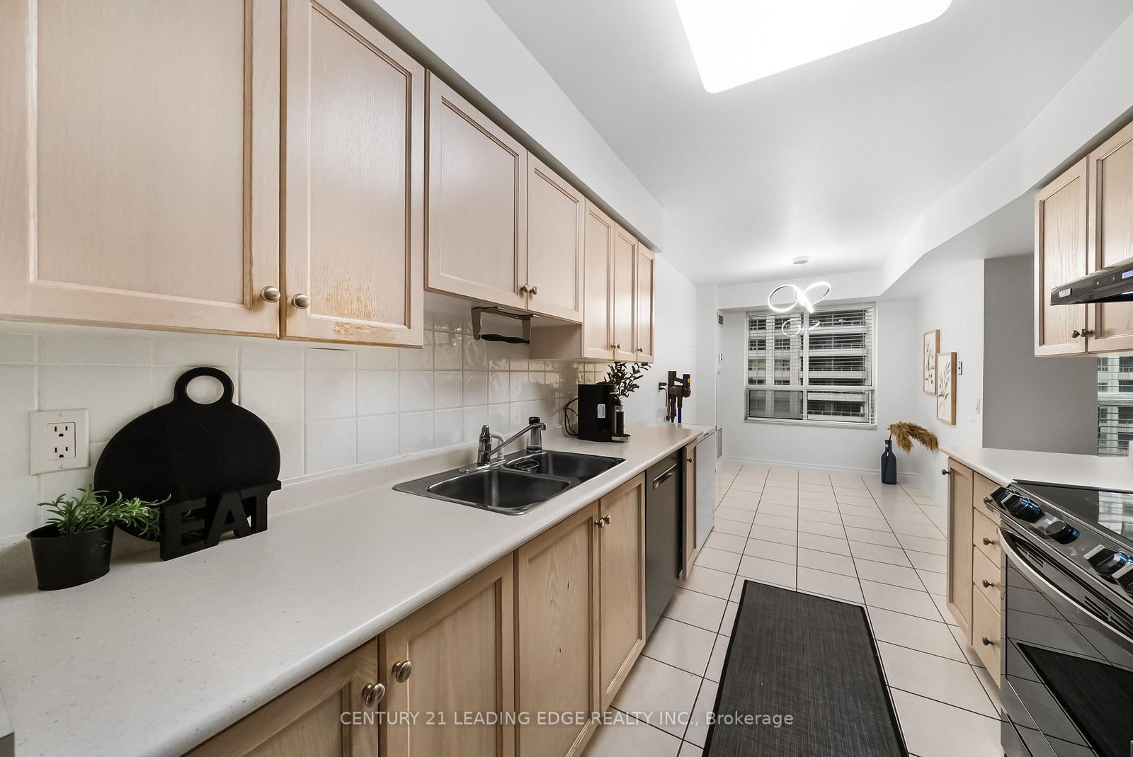 35 Kingsbridge Garden Circle • #1812 • Mississauga, ON photo 13