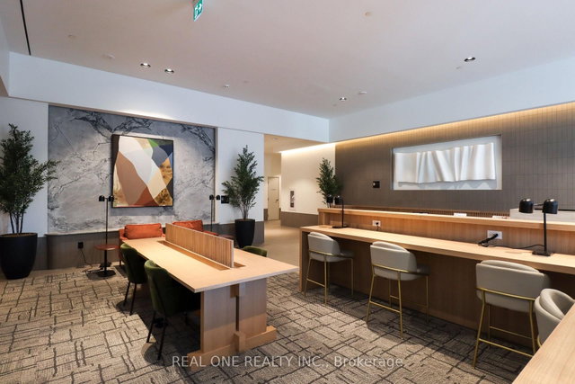 1302 - 395 Square One Drive
