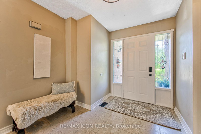 15 Hall Crescent