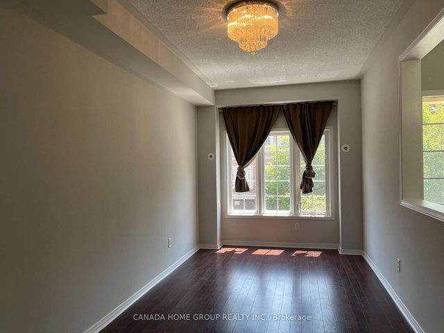 43 - 435 Hensall Circle