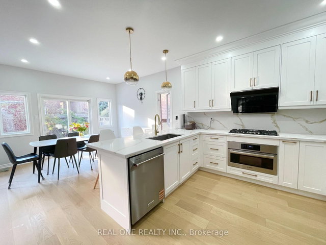 One Ensuite On Second FL - 485 English Rose Lane