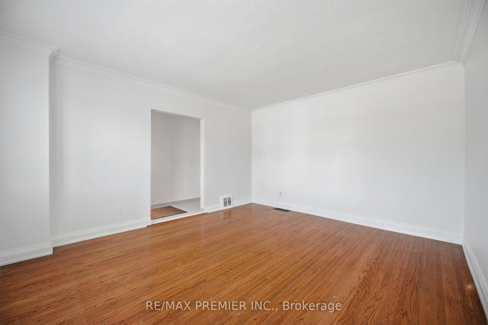295 Falstaff Avenue • Toronto, ON photo 8