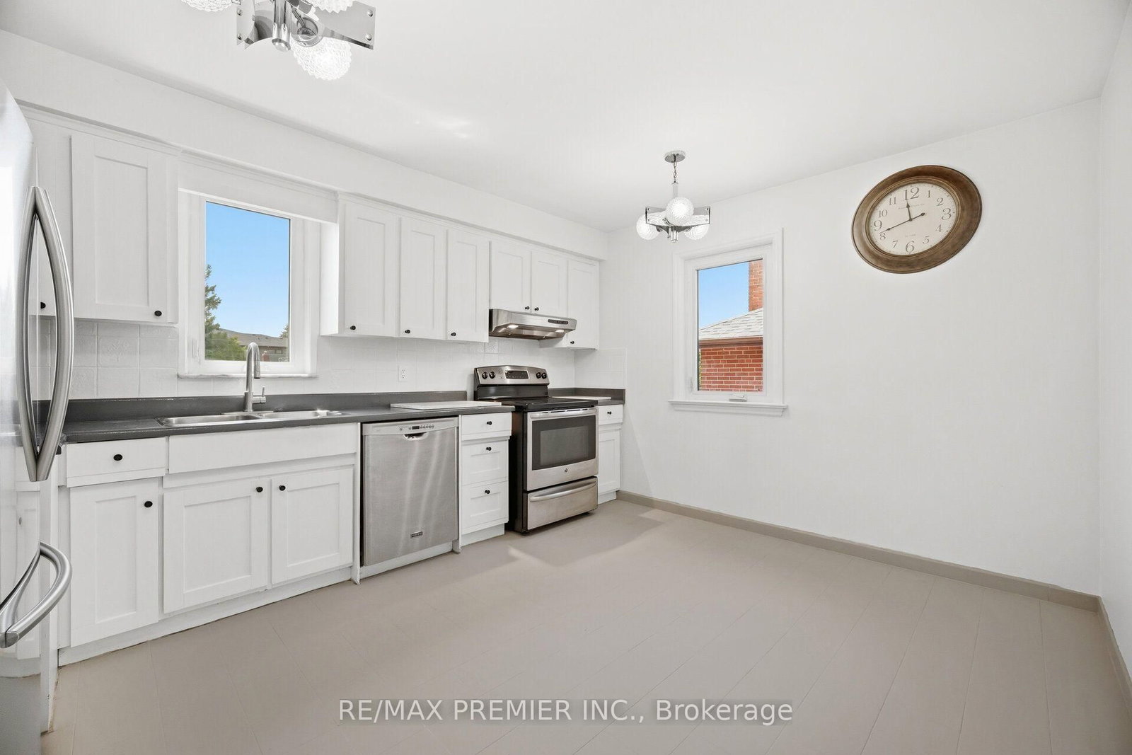 295 Falstaff Avenue • Toronto, ON photo 9