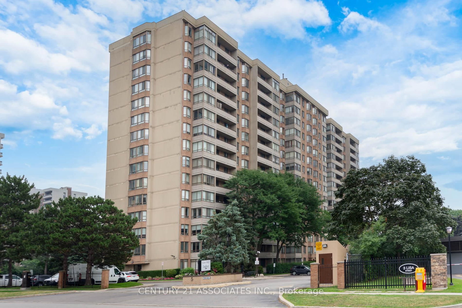 5 Lisa Brampton,ON L6T 4T4