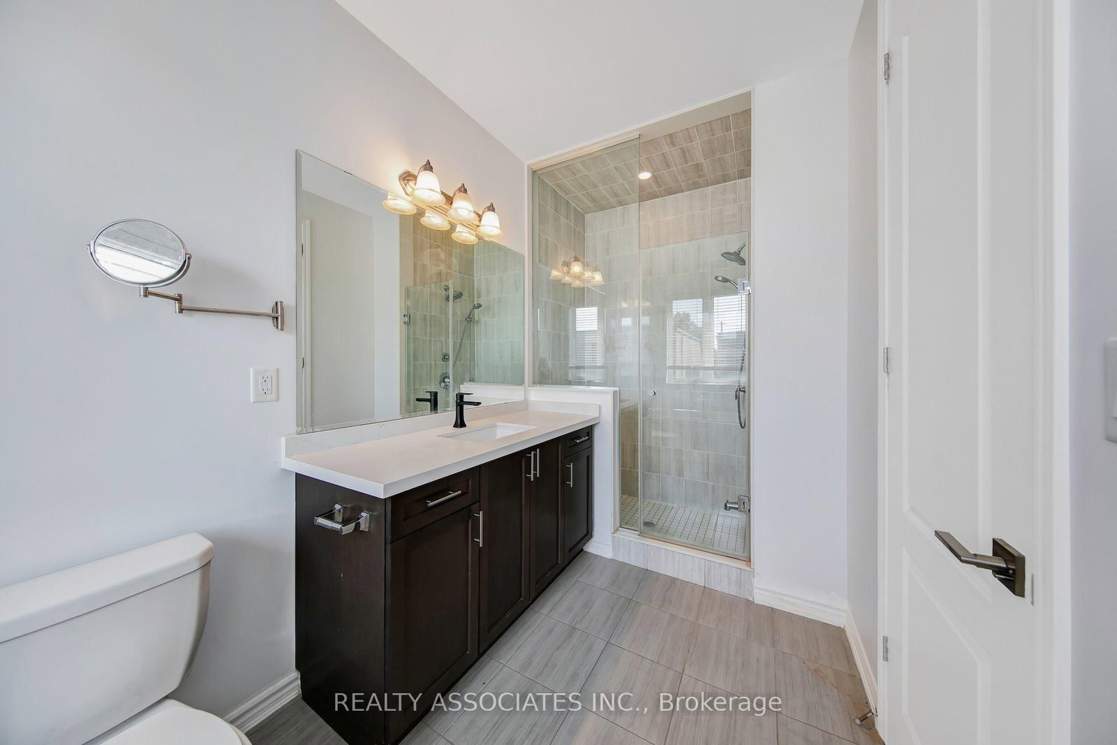 17 Vaudeville Drive • Toronto, ON photo 11