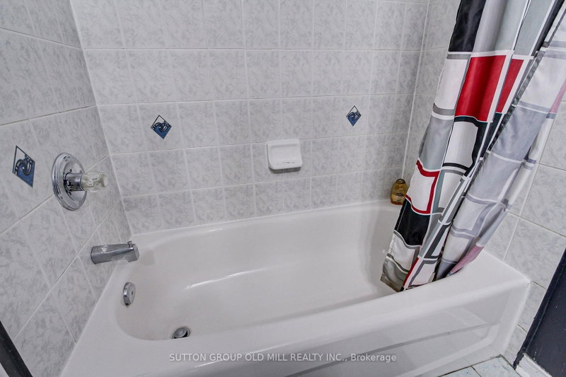 760 Lawrence Toronto,ON M6A 3E7 — Photo 22