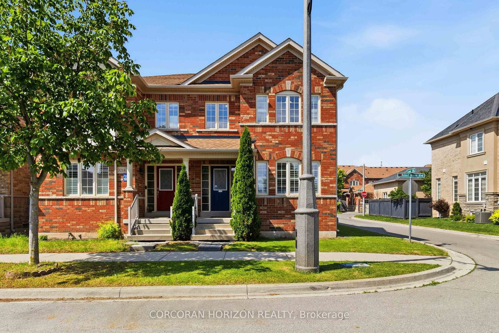 3216 Robert Brown Boulevard • Oakville, ON photo 3