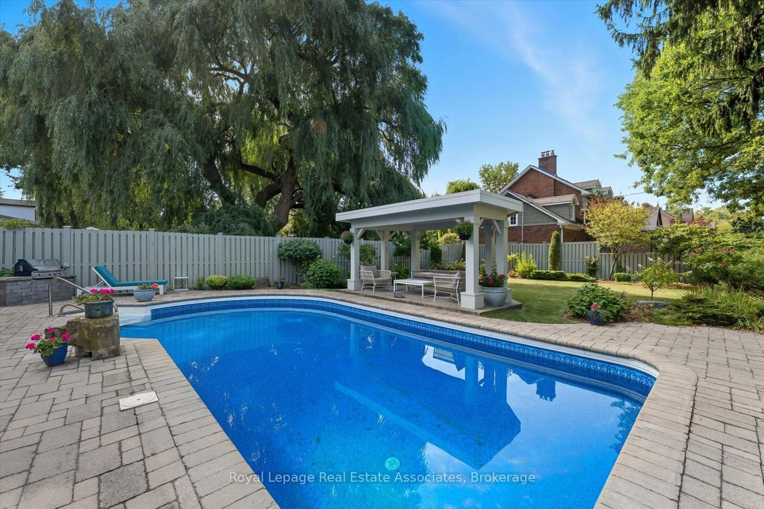 12 Wenonah Drive • Mississauga, ON photo 4