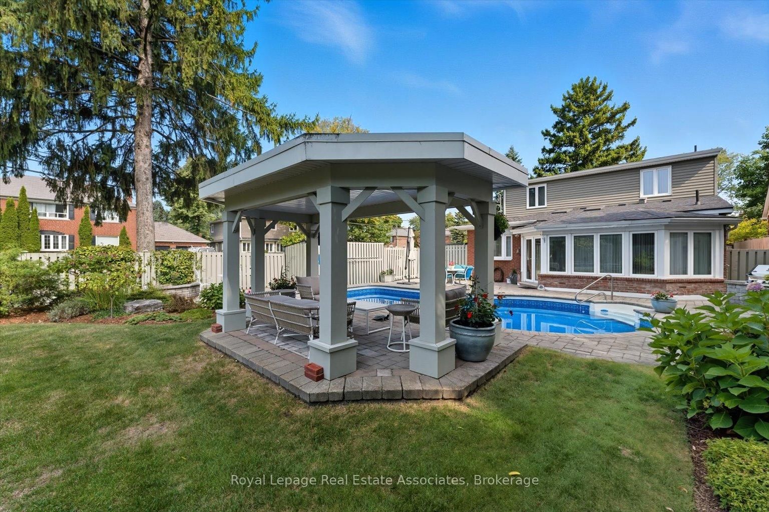 12 Wenonah Drive • Mississauga, ON photo 5