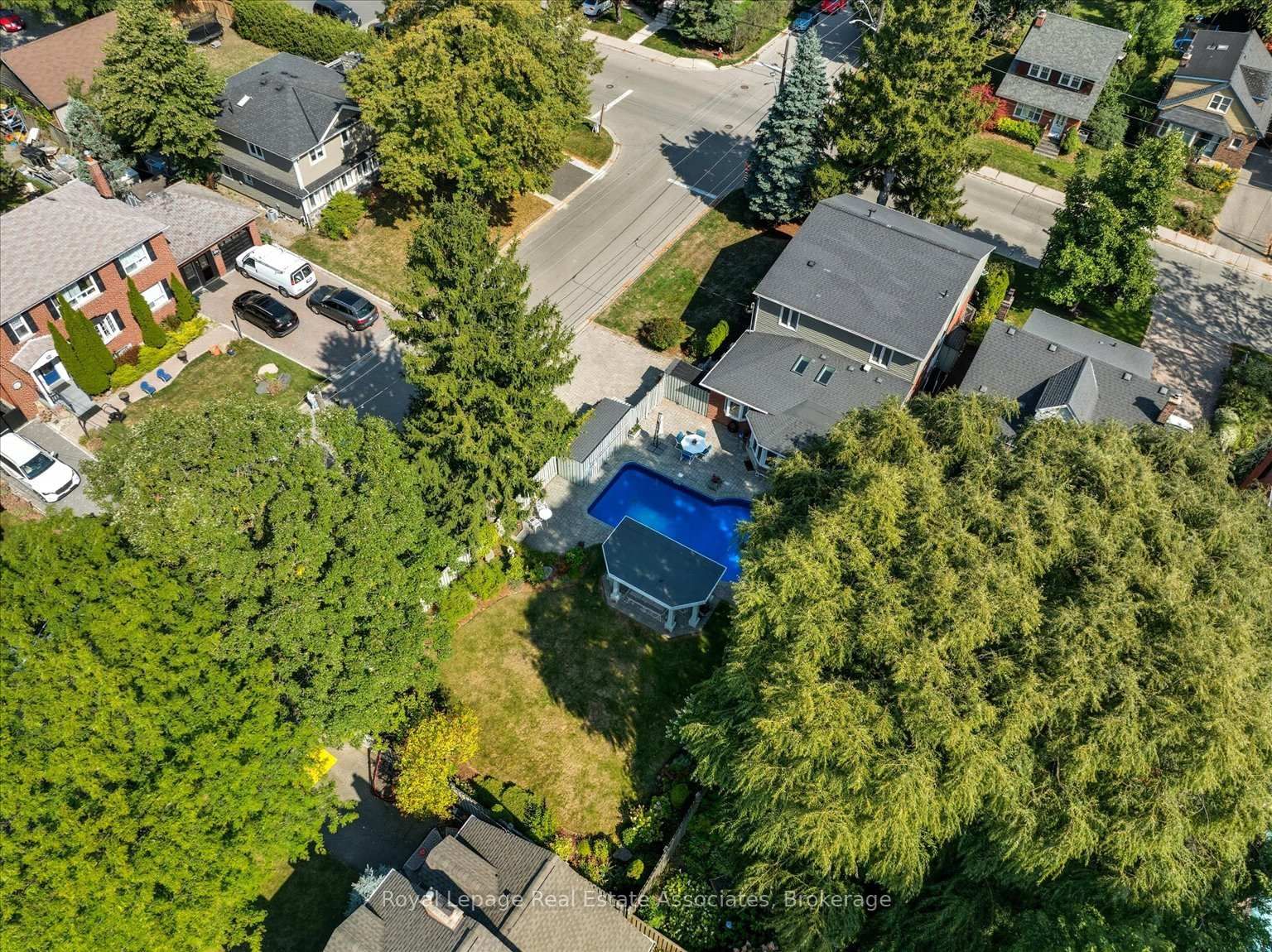 12 Wenonah Drive • Mississauga, ON photo 8