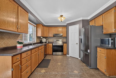 40 Shadywood Road • Brampton, ON photo 9