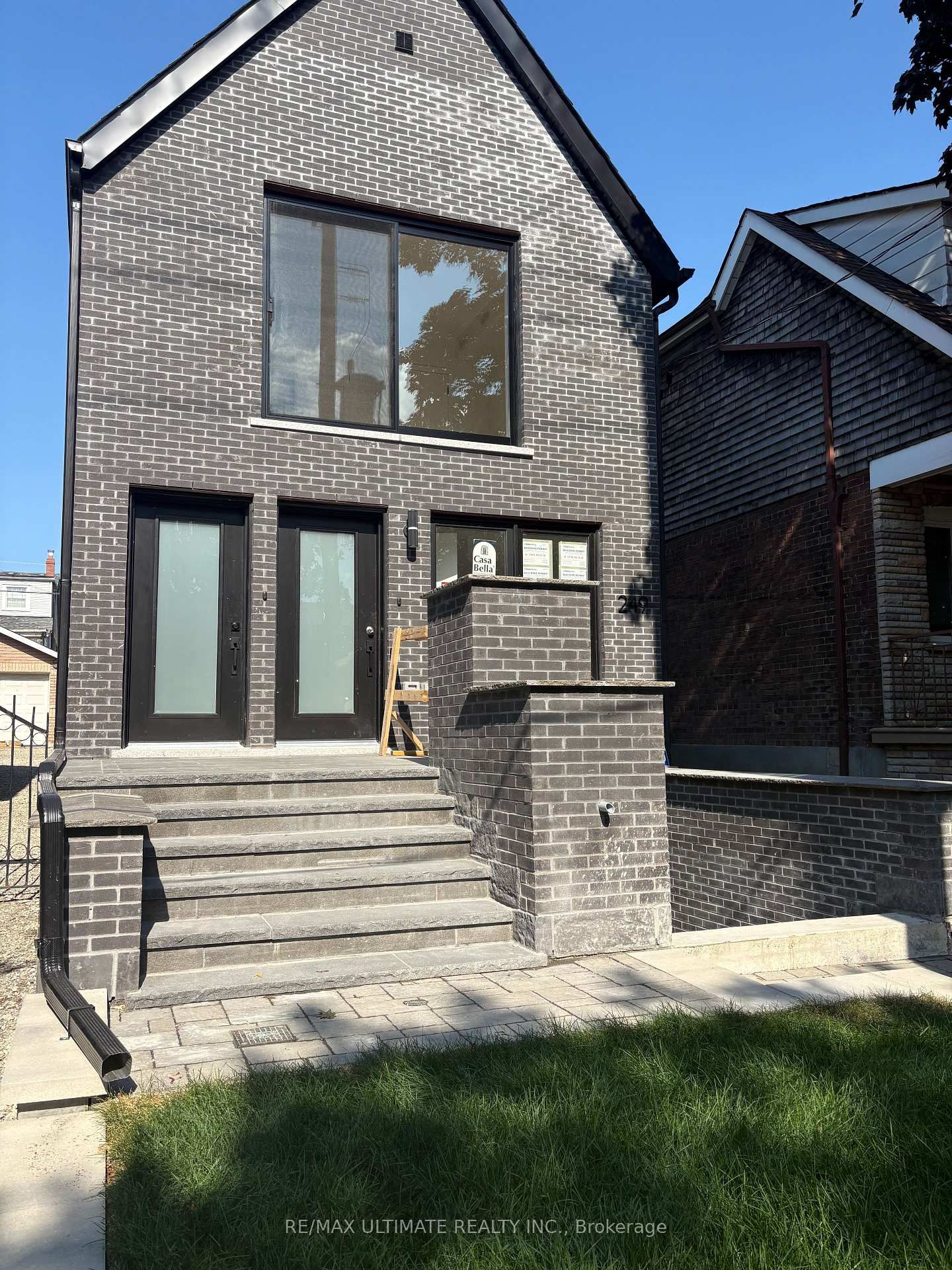 Lower-249 Silverthorn Avenue, Toronto, ON