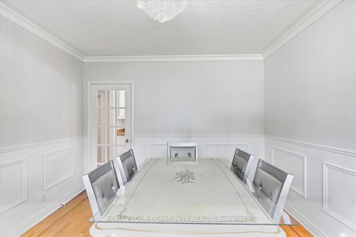 1528 Knareswood Drive • Mississauga, ON photo 10