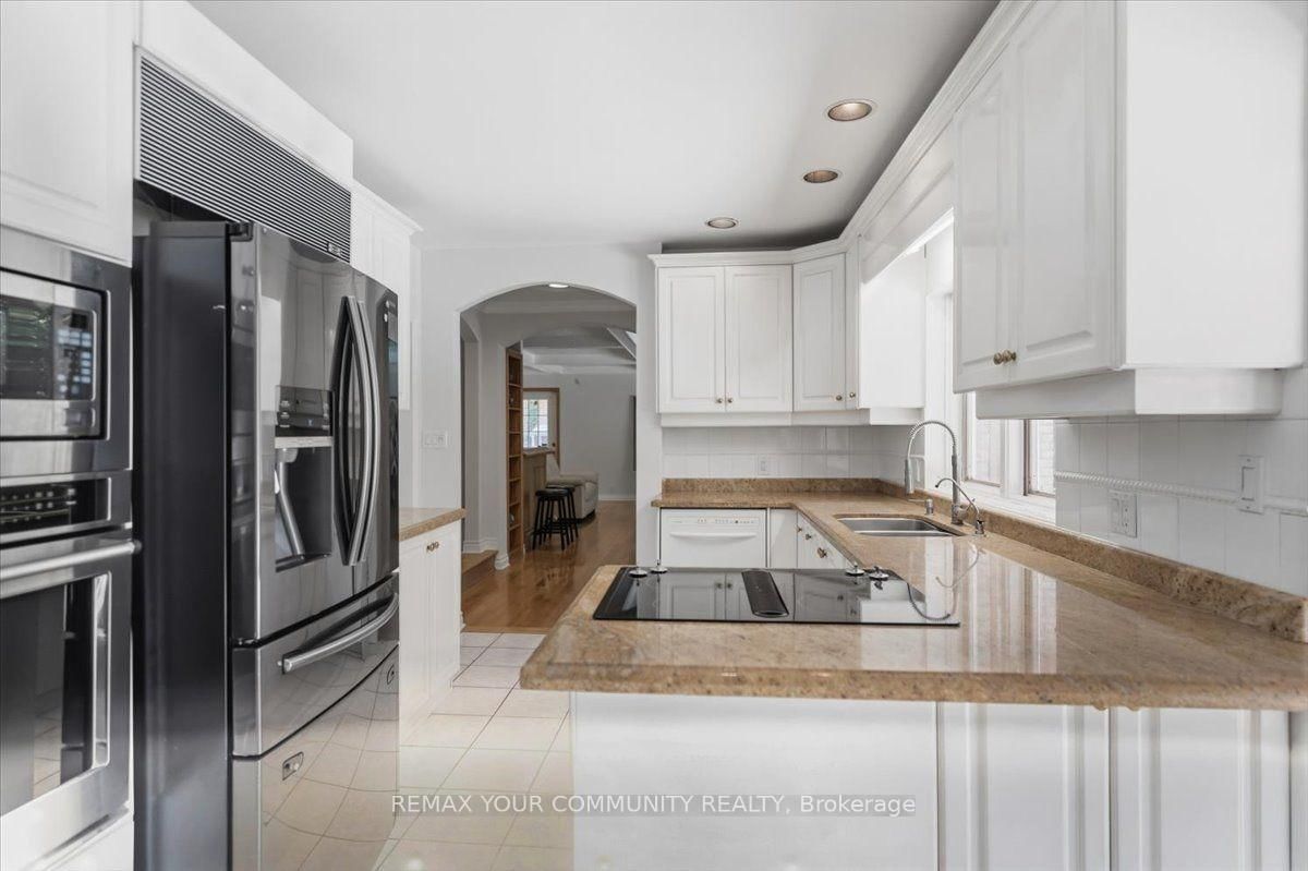 1528 Knareswood Drive • Mississauga, ON photo 11