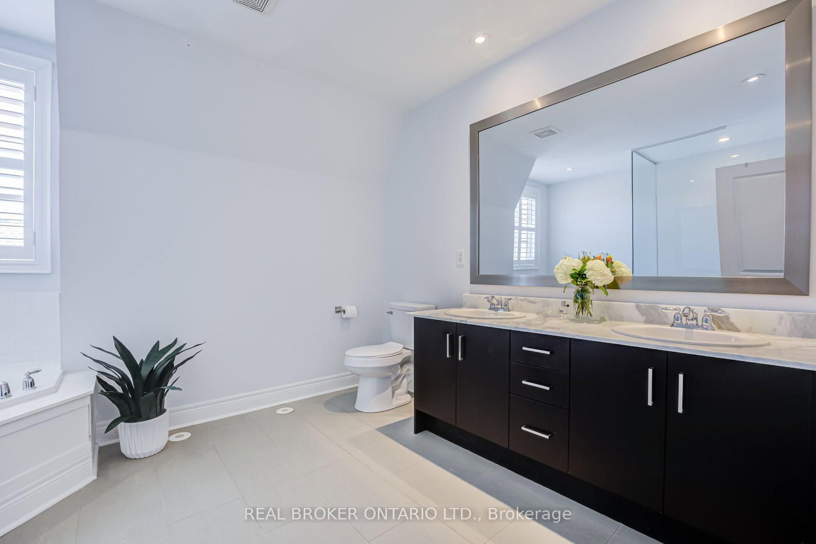 39 Ruby Lang Lane • Toronto, ON photo 20