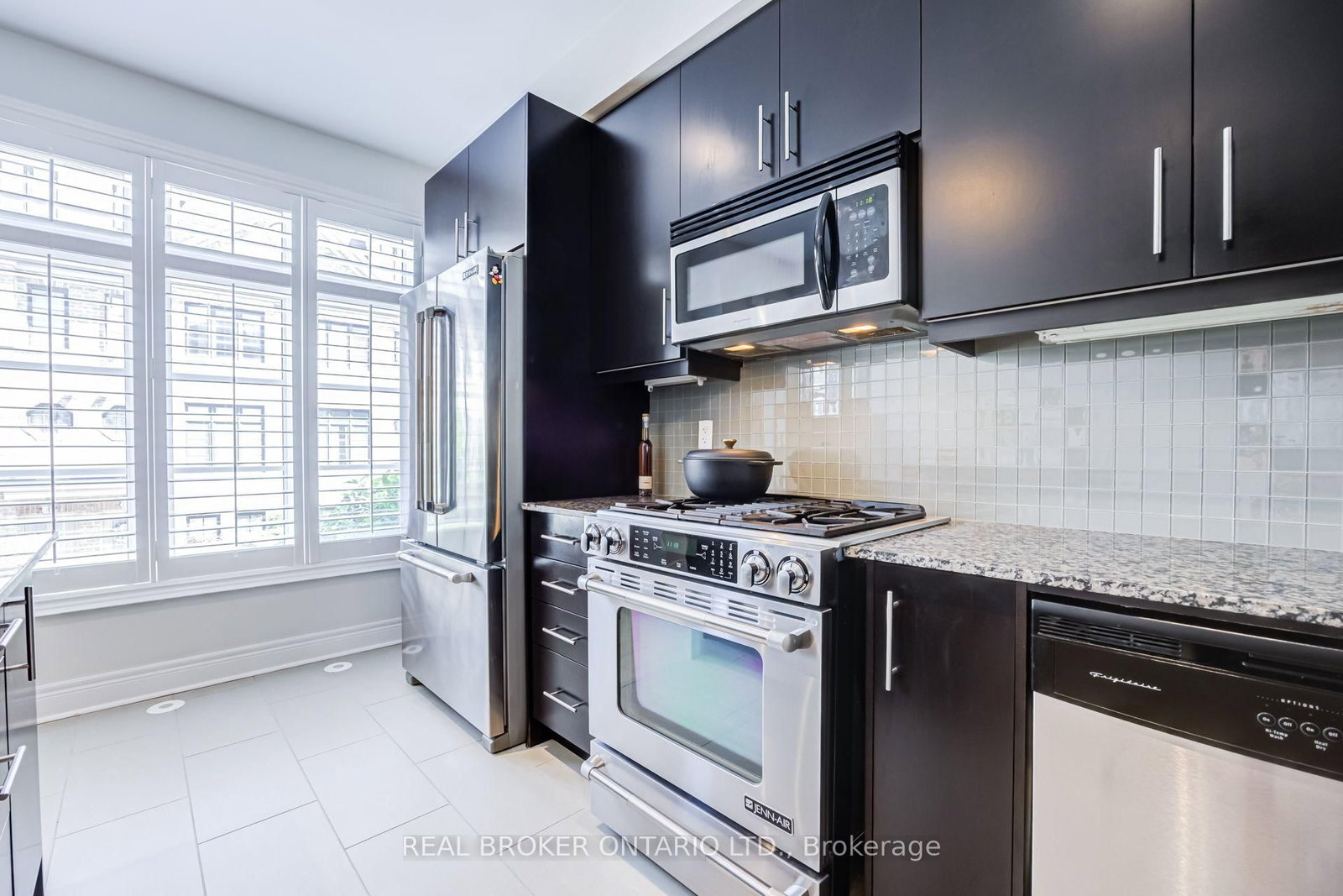 39 Ruby Lang Lane • Toronto, ON photo 9