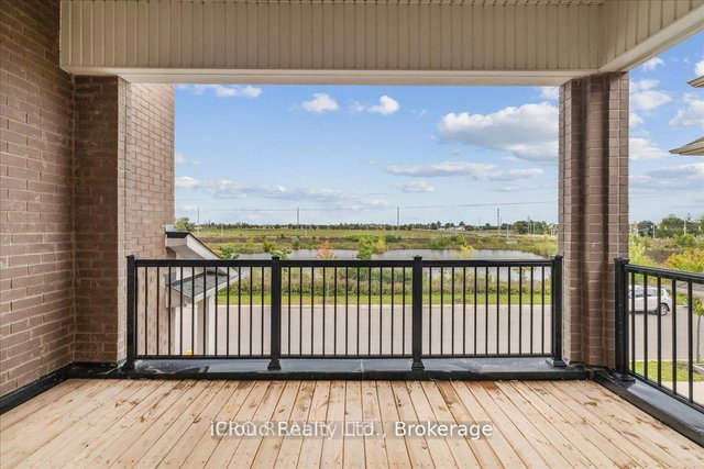 925 Hickory Crescent