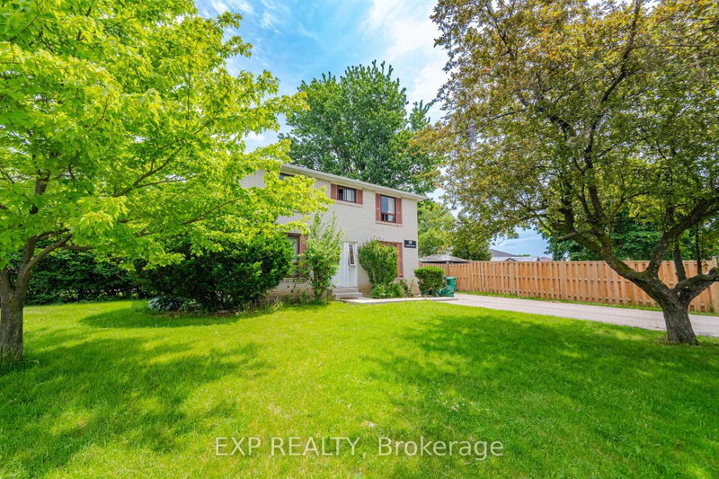 33 Earlsdale Crescent