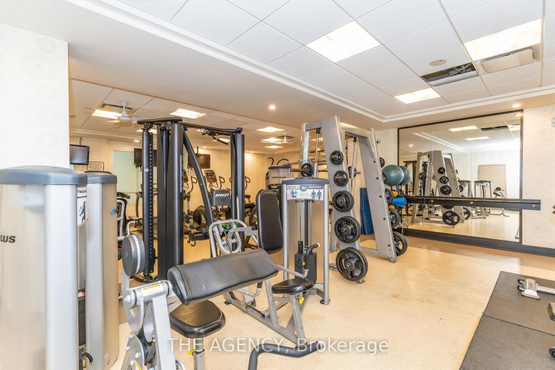 1070 Sheppard Ave photo 4