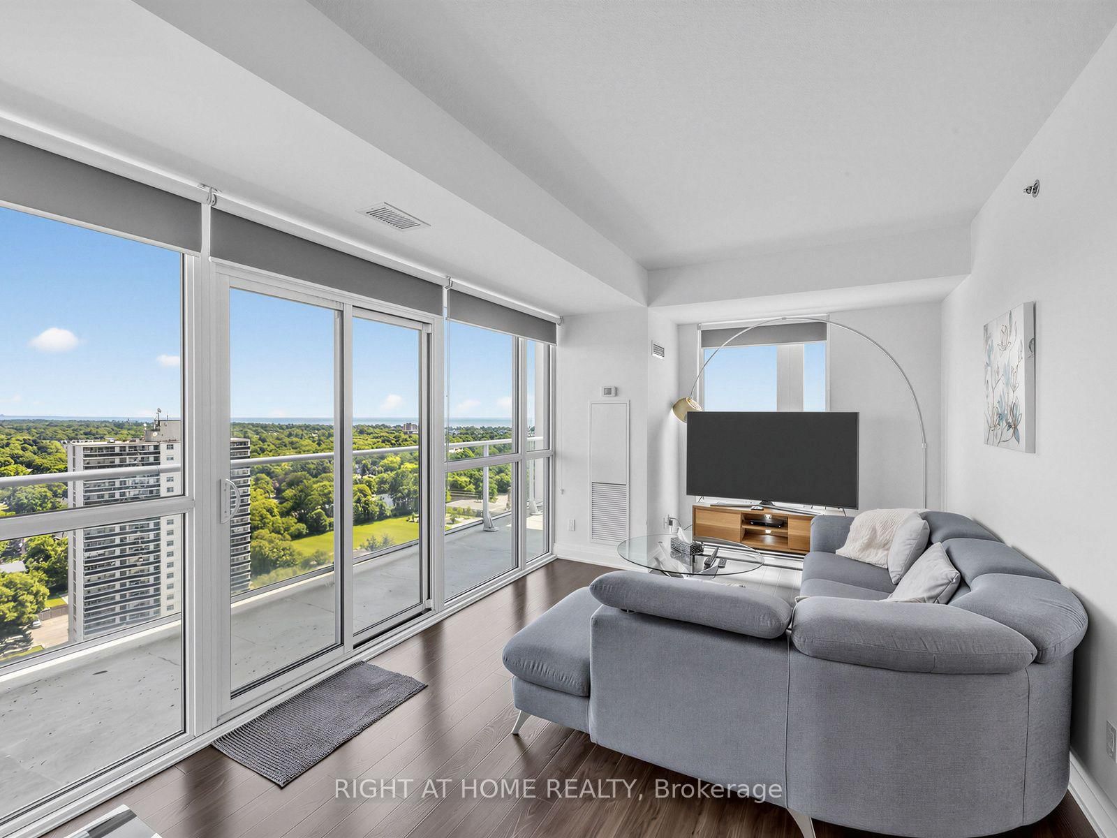 55 Speers Road • #LPH04 (1804) • Oakville, ON photo 12