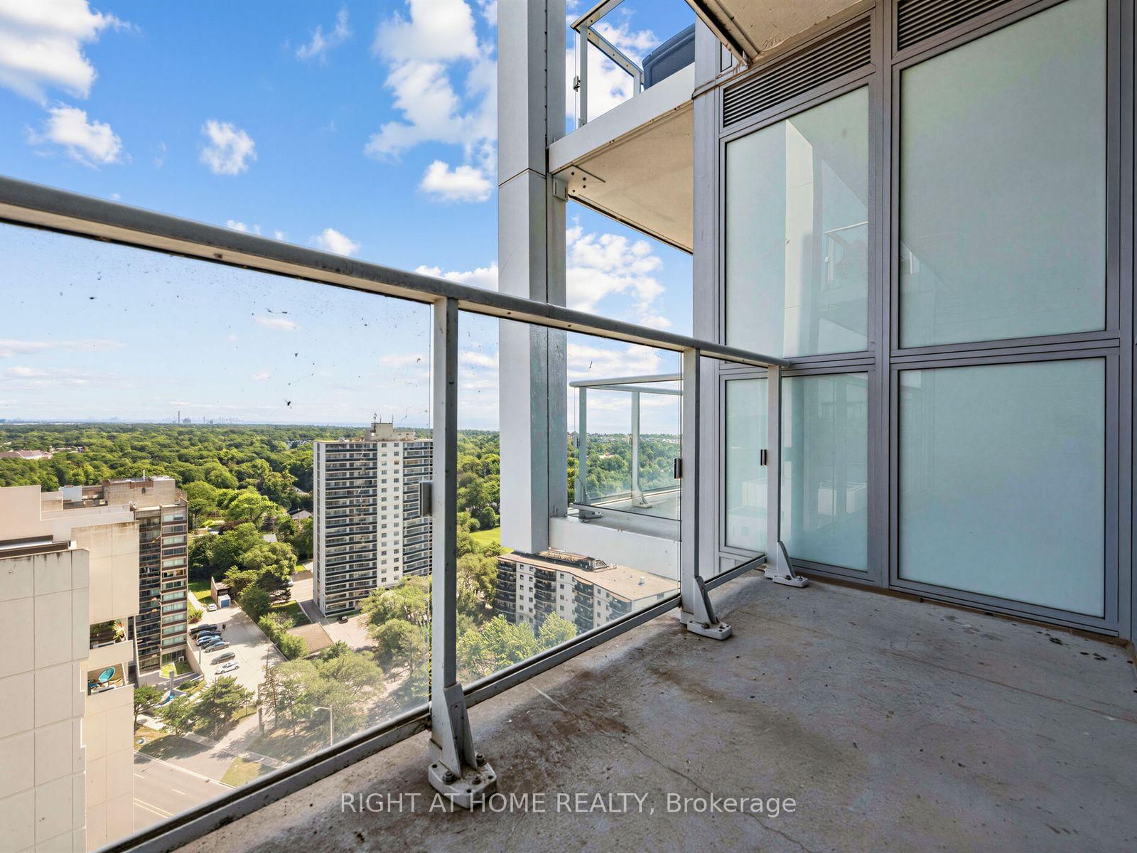 55 Speers Road • #LPH04 (1804) • Oakville, ON photo 21