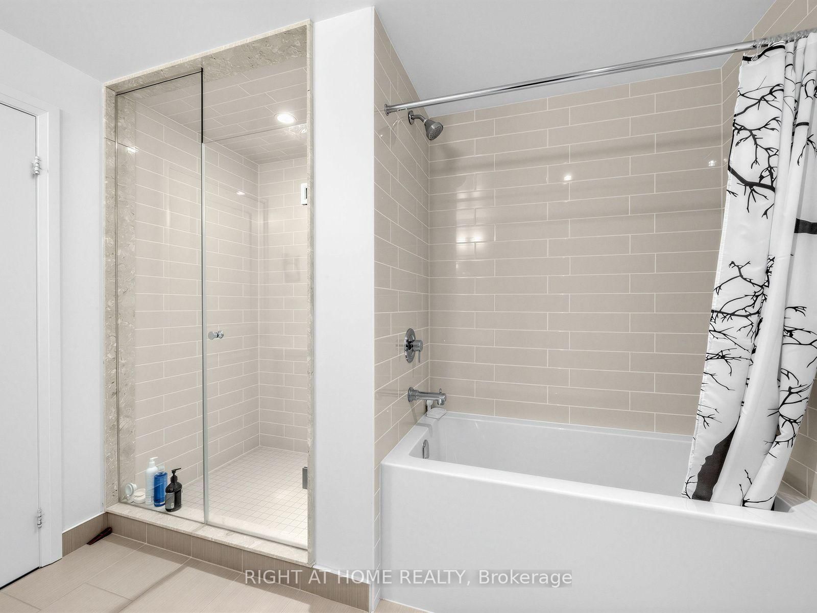 55 Speers Road • #LPH04 (1804) • Oakville, ON photo 23