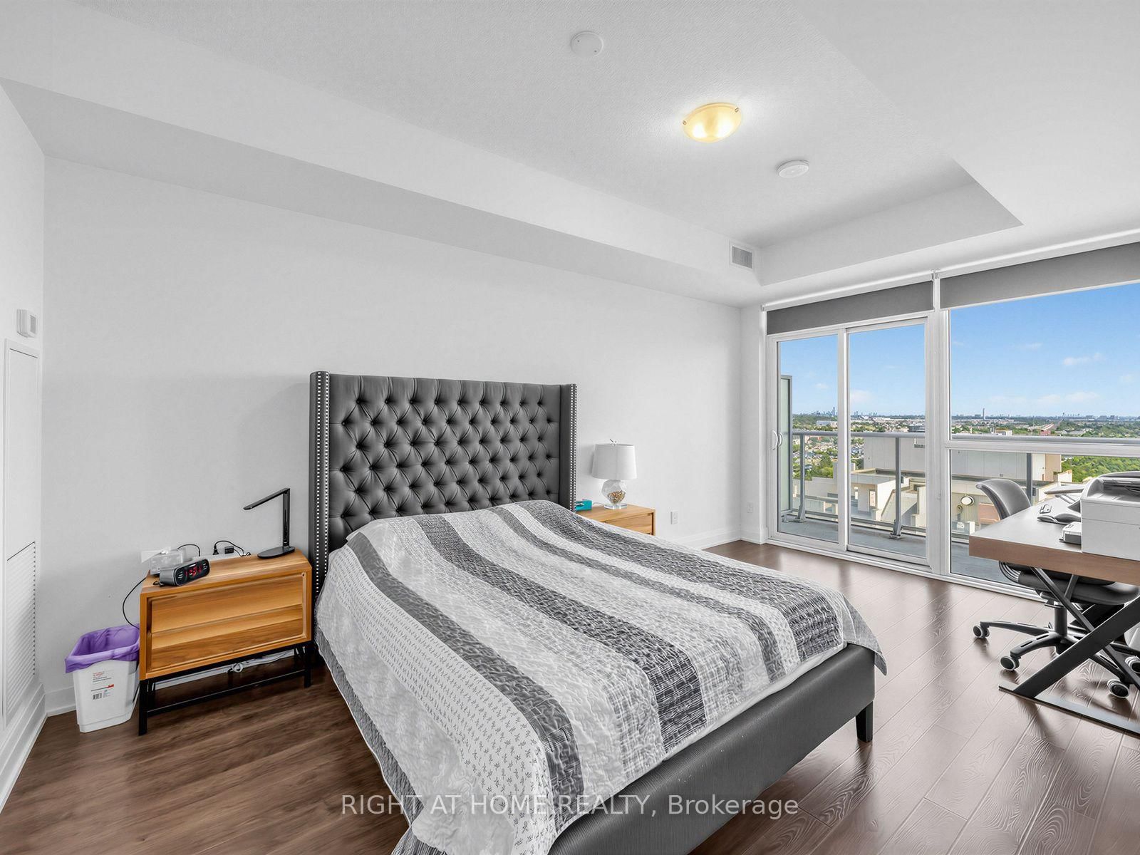 55 Speers Road • #LPH04 (1804) • Oakville, ON photo 24