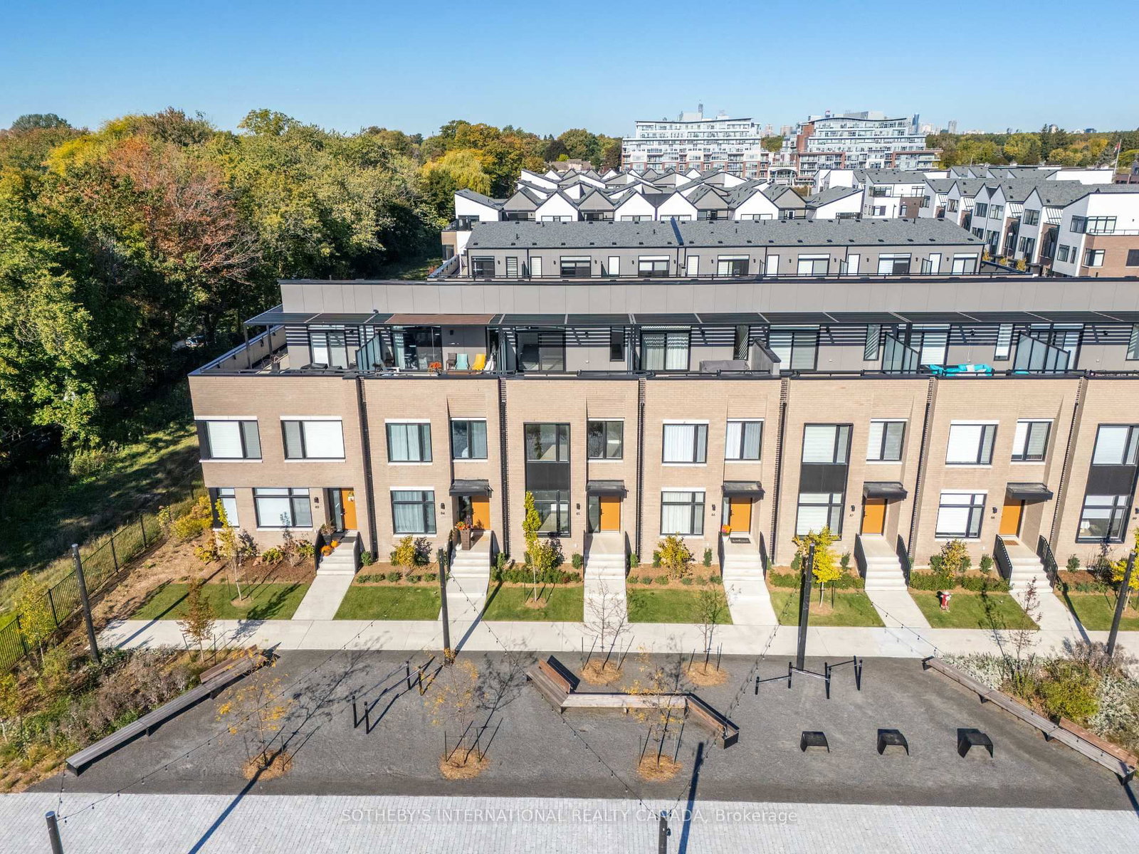 60 Lou Parsons Way Drive • #TH 85 • Mississauga, ON photo 2