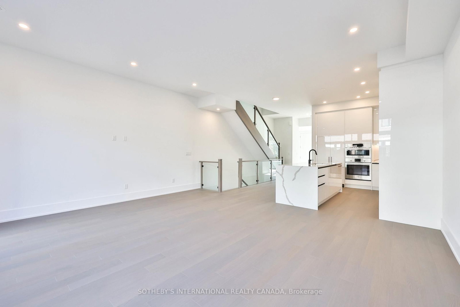 60 Lou Parsons Way Drive • #TH 85 • Mississauga, ON photo 8