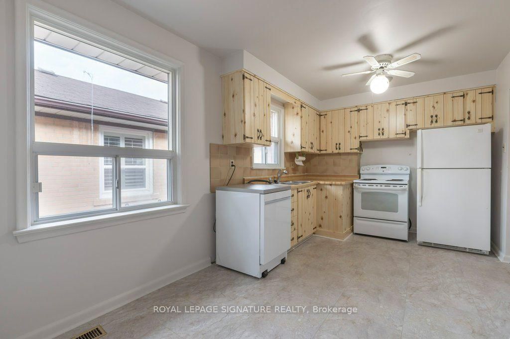 17 Risdon Court • Toronto, ON photo 9