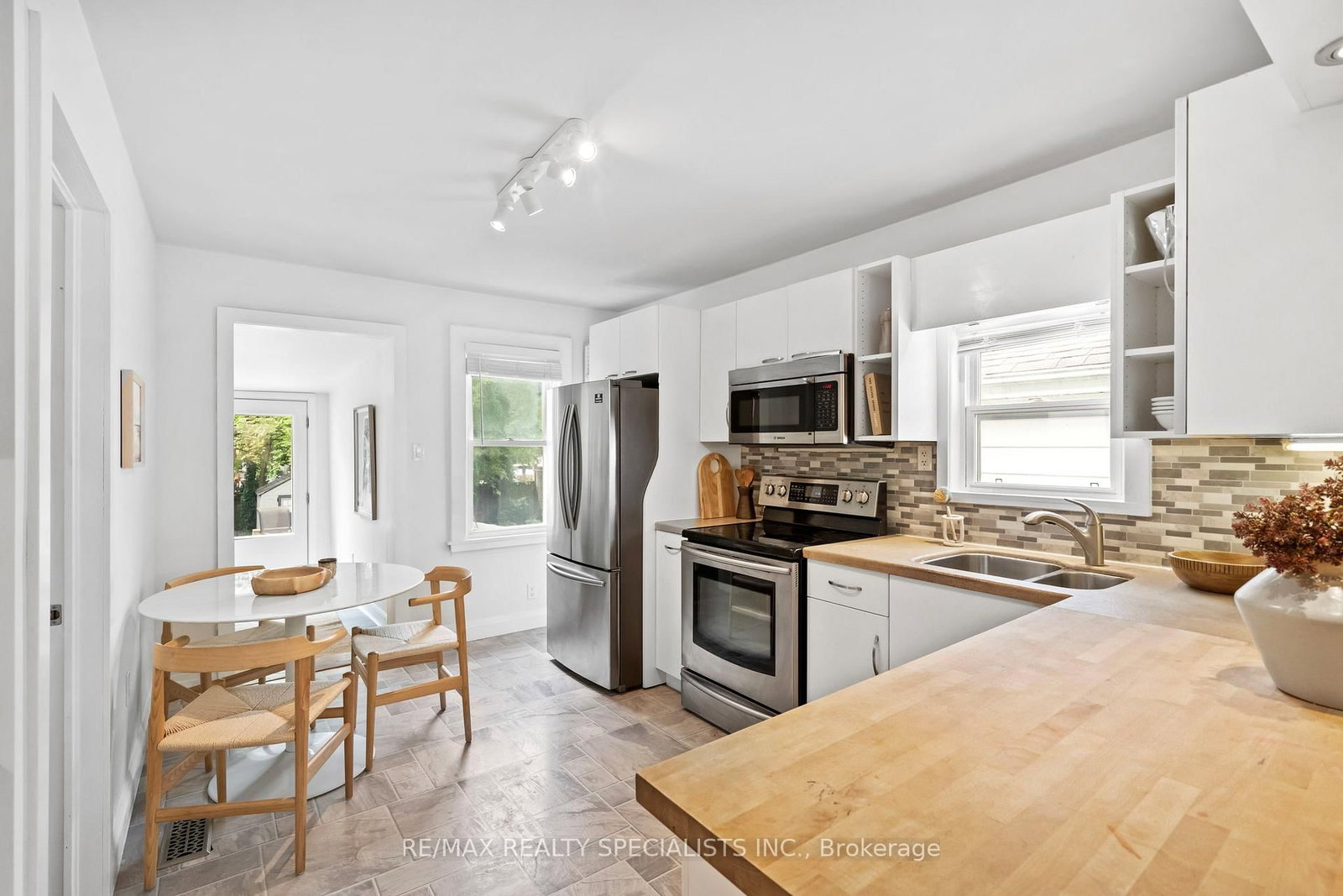 159 Hillside Avenue • Toronto, ON photo 13