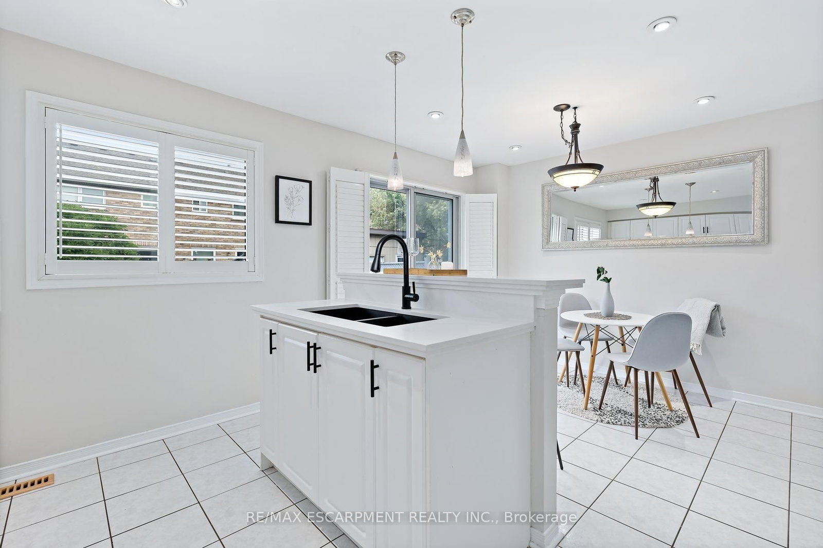 5111 SILVERCREEK Drive • Burlington, ON photo 14