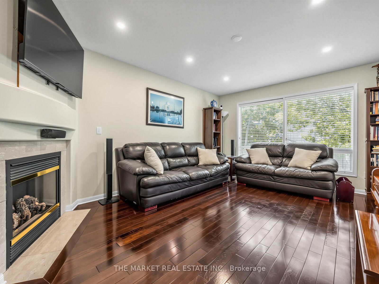 2278 Dunforest Crescent • Oakville, ON photo 12