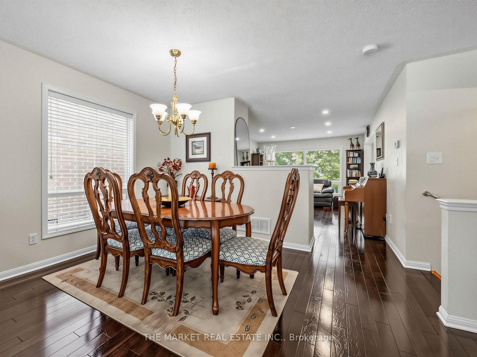 2278 Dunforest Crescent • Oakville, ON photo 8