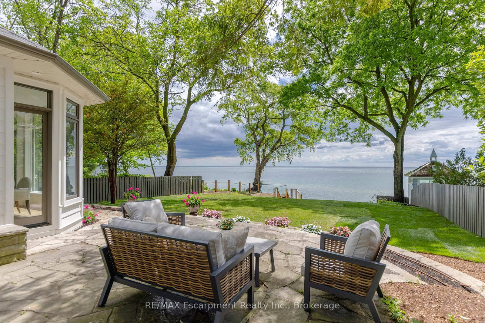 21 Second Street • Oakville, ON photo 4