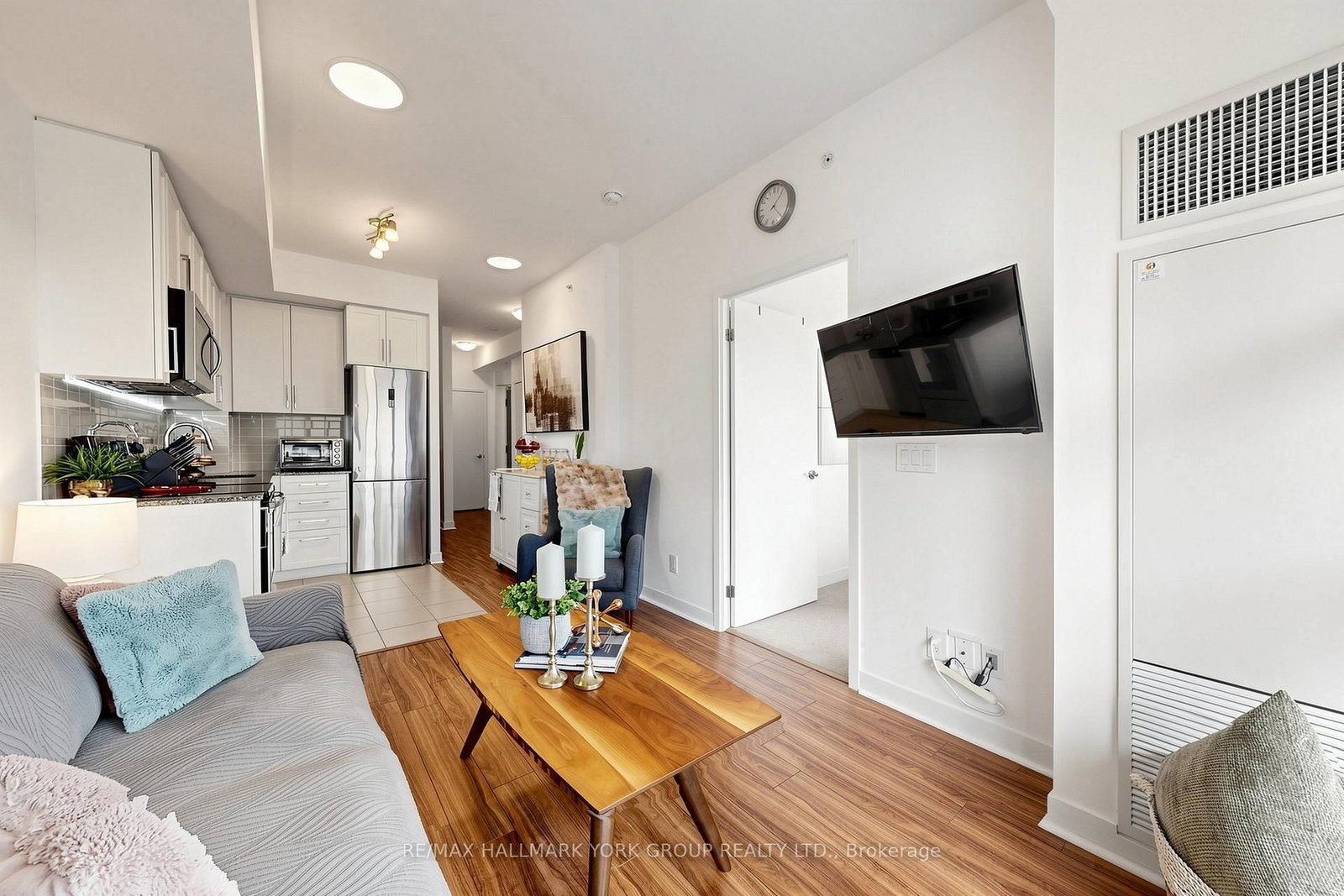 840 Queen's Plate Drive • #612 • Toronto, ON photo 6