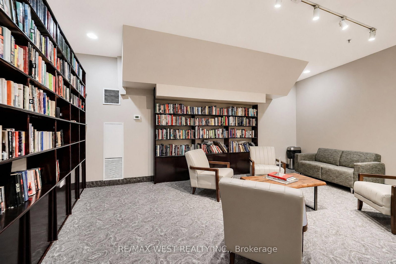 3 Hickory Tree Road • #907 • Toronto, ON photo 8