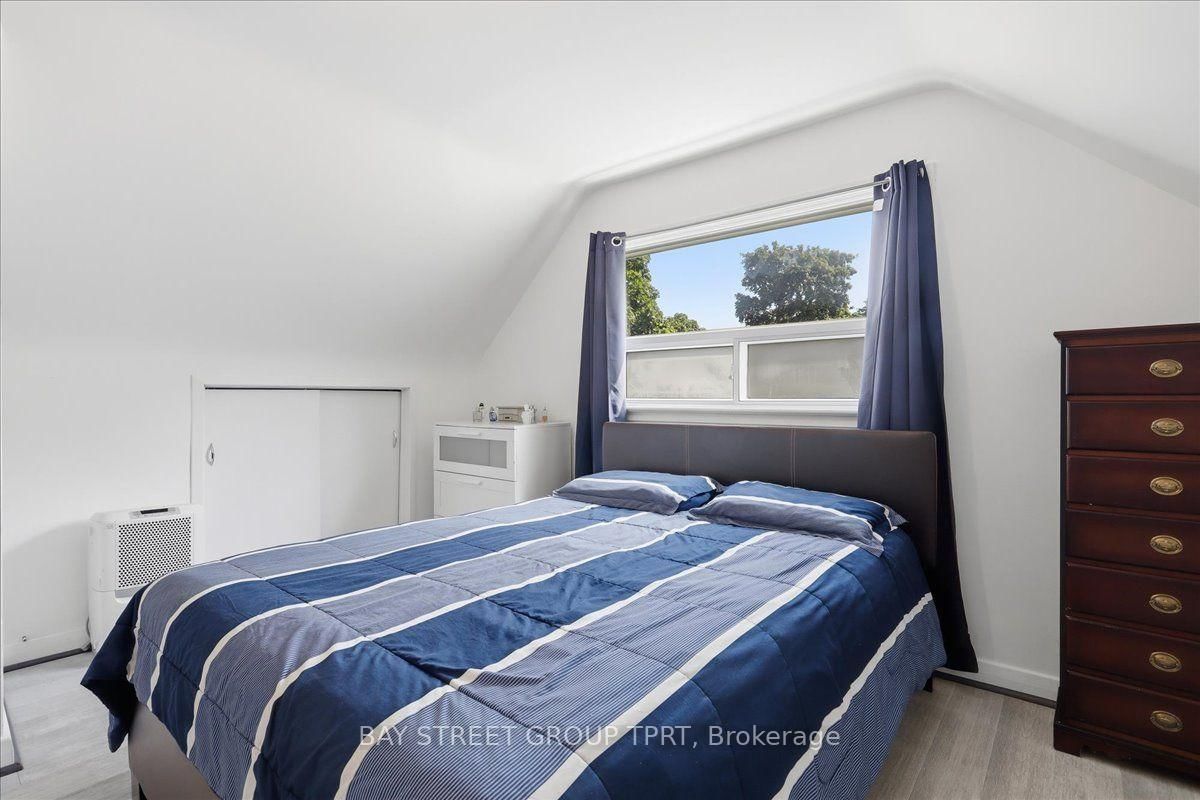 134 Clearbrooke Circle • Toronto, ON photo 19