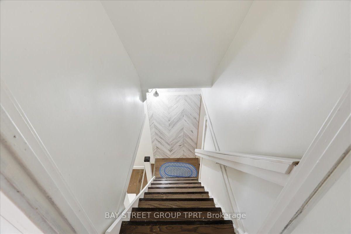 134 Clearbrooke Circle • Toronto, ON photo 28