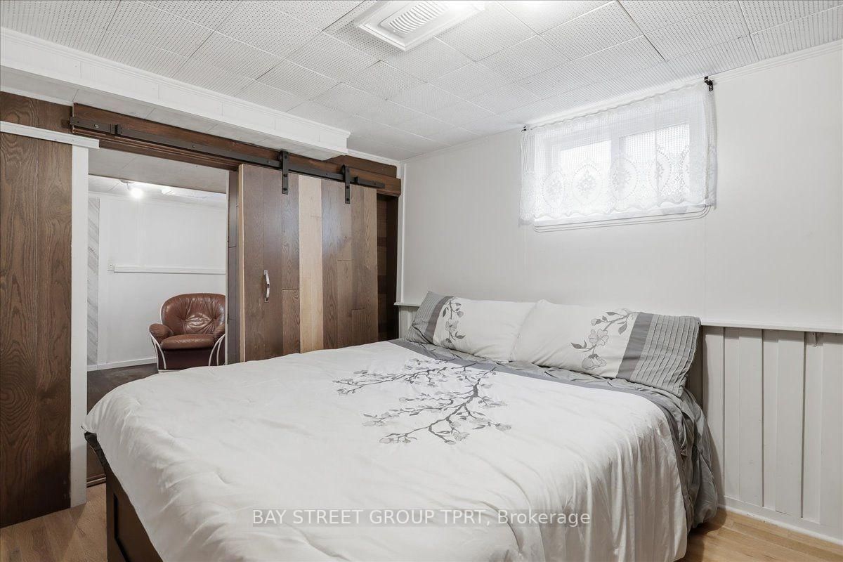 134 Clearbrooke Circle • Toronto, ON photo 33