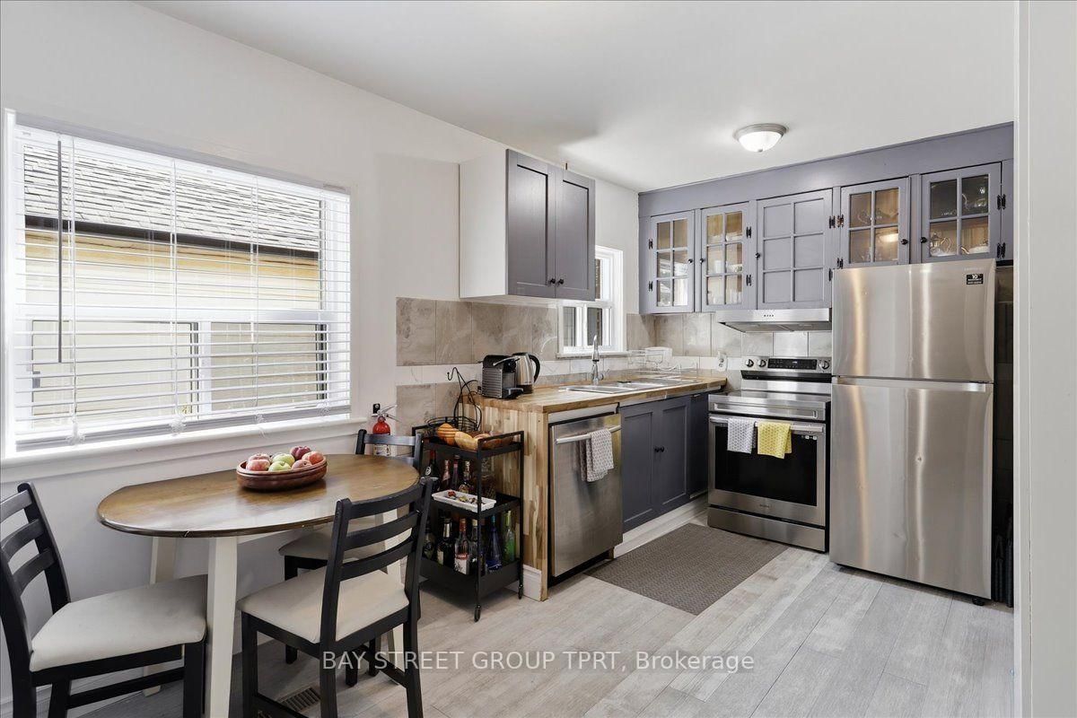 134 Clearbrooke Circle • Toronto, ON photo 6