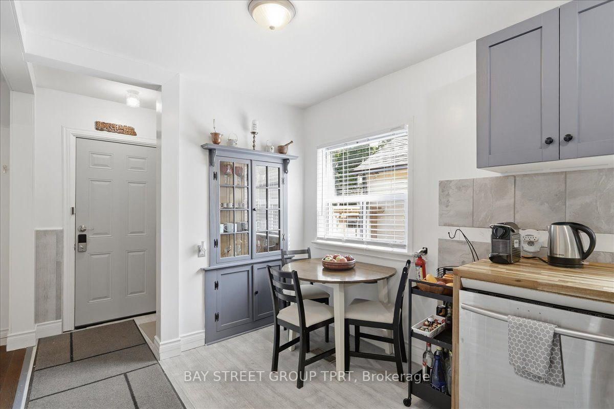 134 Clearbrooke Circle • Toronto, ON photo 9