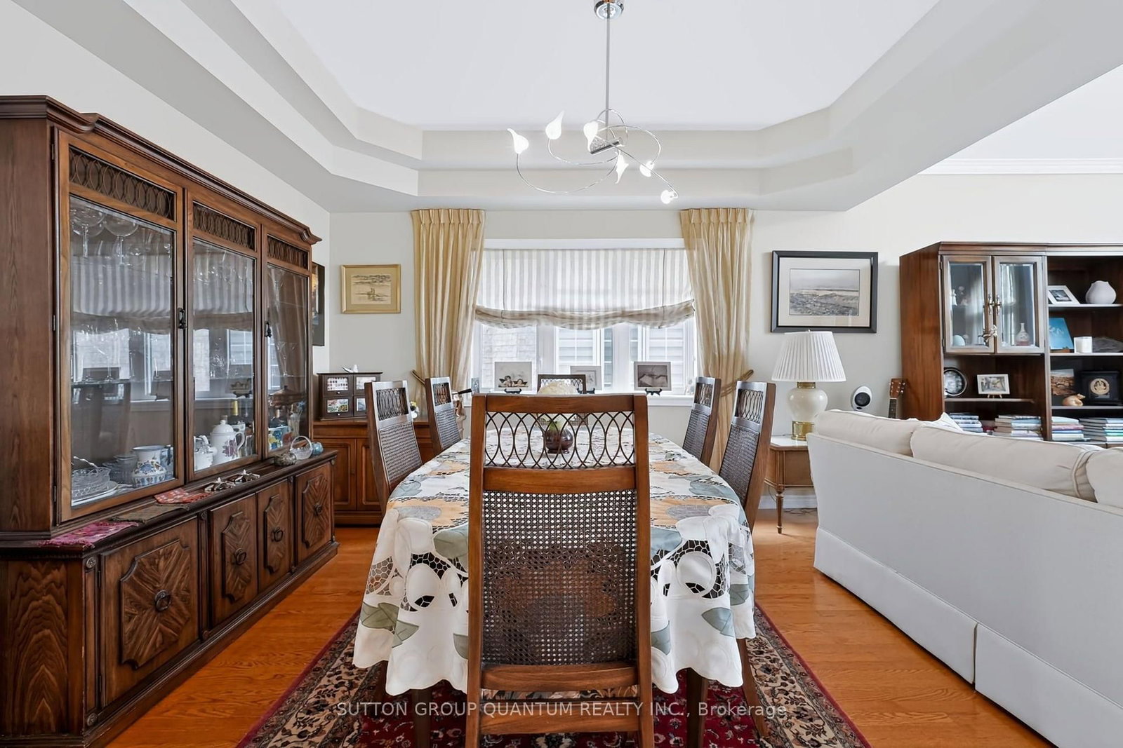1536 Pinery Crescent • Oakville, ON photo 8