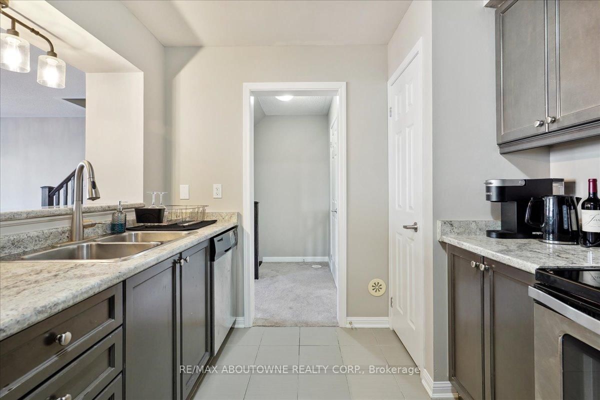 222 Septimus Heights • Milton, ON photo 8