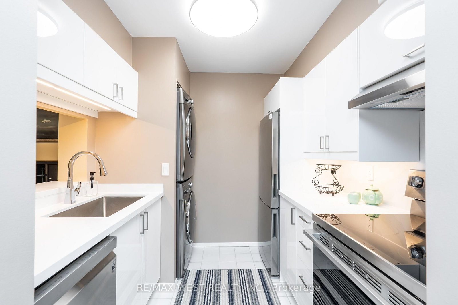 24 Southport Street • #749 • Toronto, ON photo 8