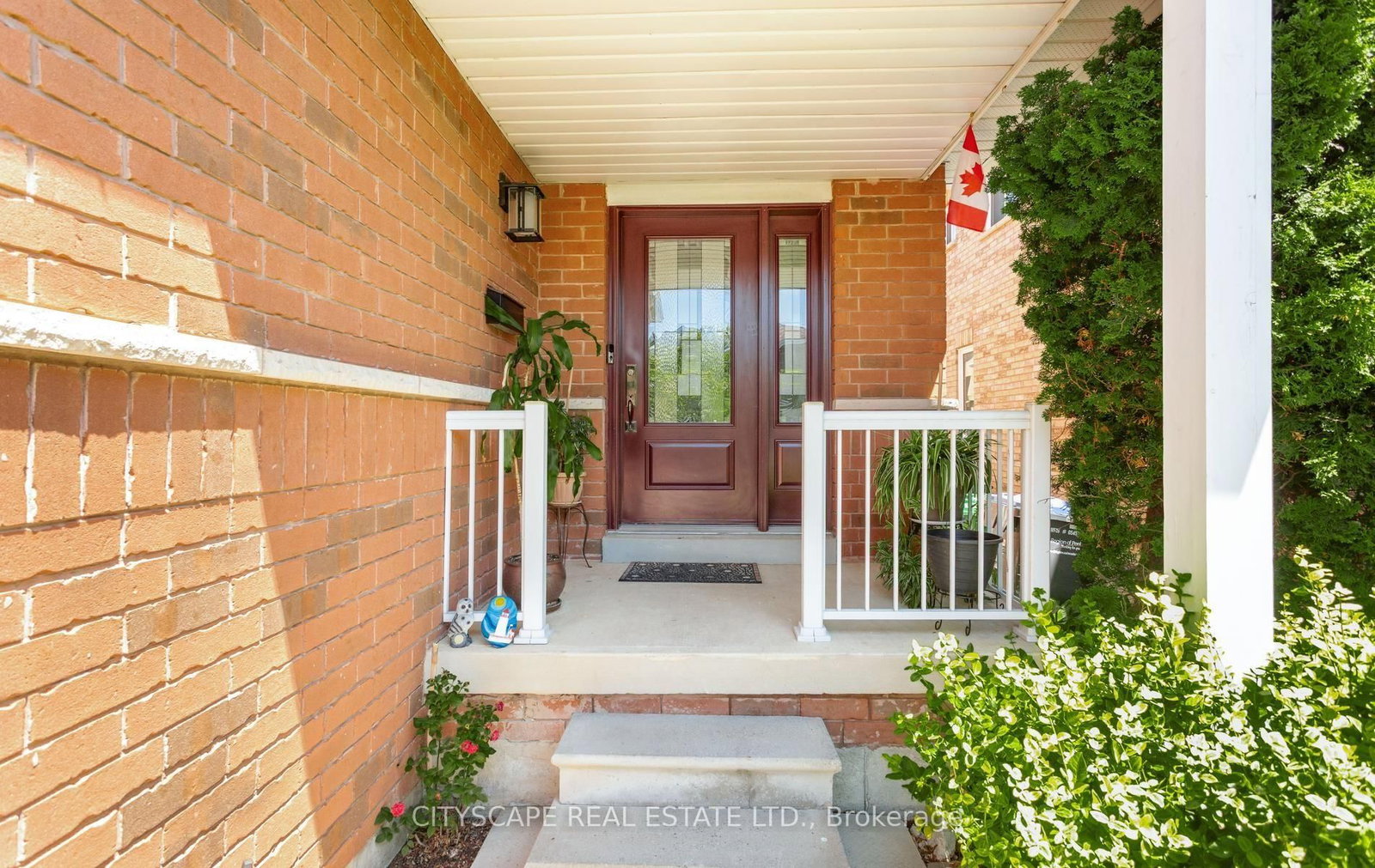 5685 Topaz Place • Mississauga, ON photo 2