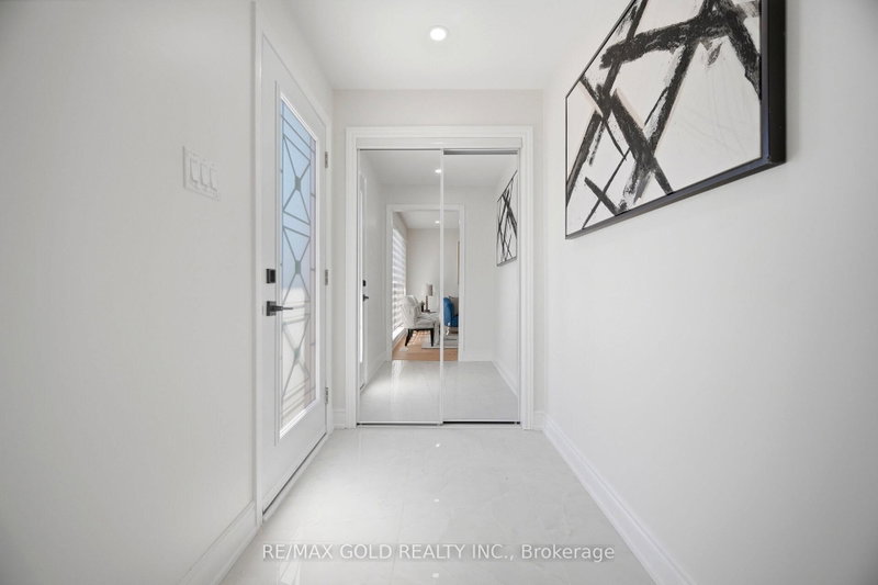 8 Athlone Avenue